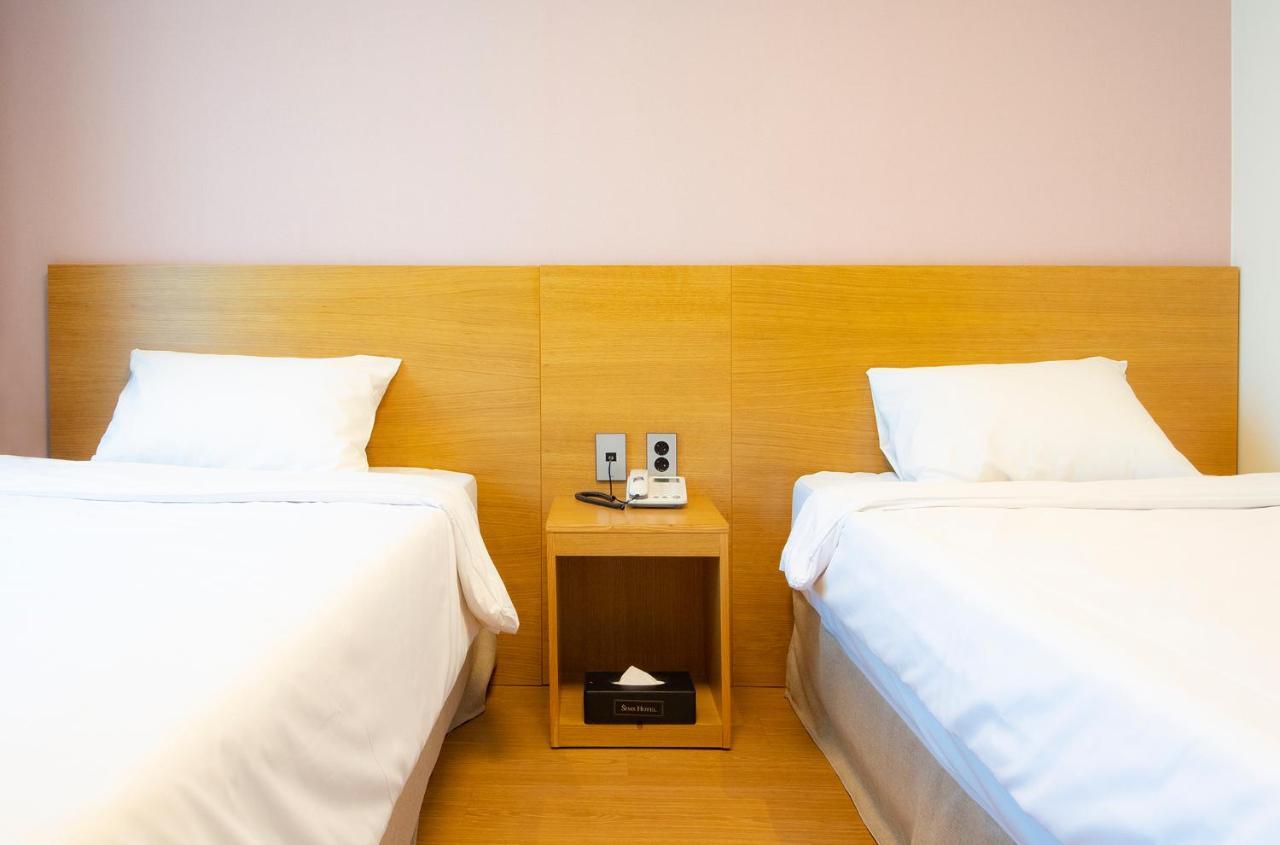 Sims Hotel Jeju Buitenkant foto