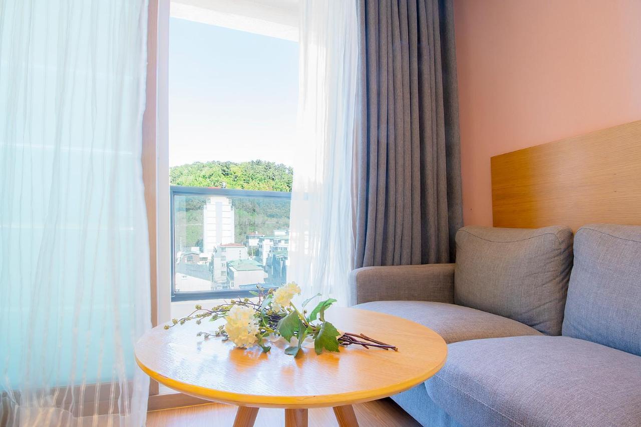 Sims Hotel Jeju Buitenkant foto