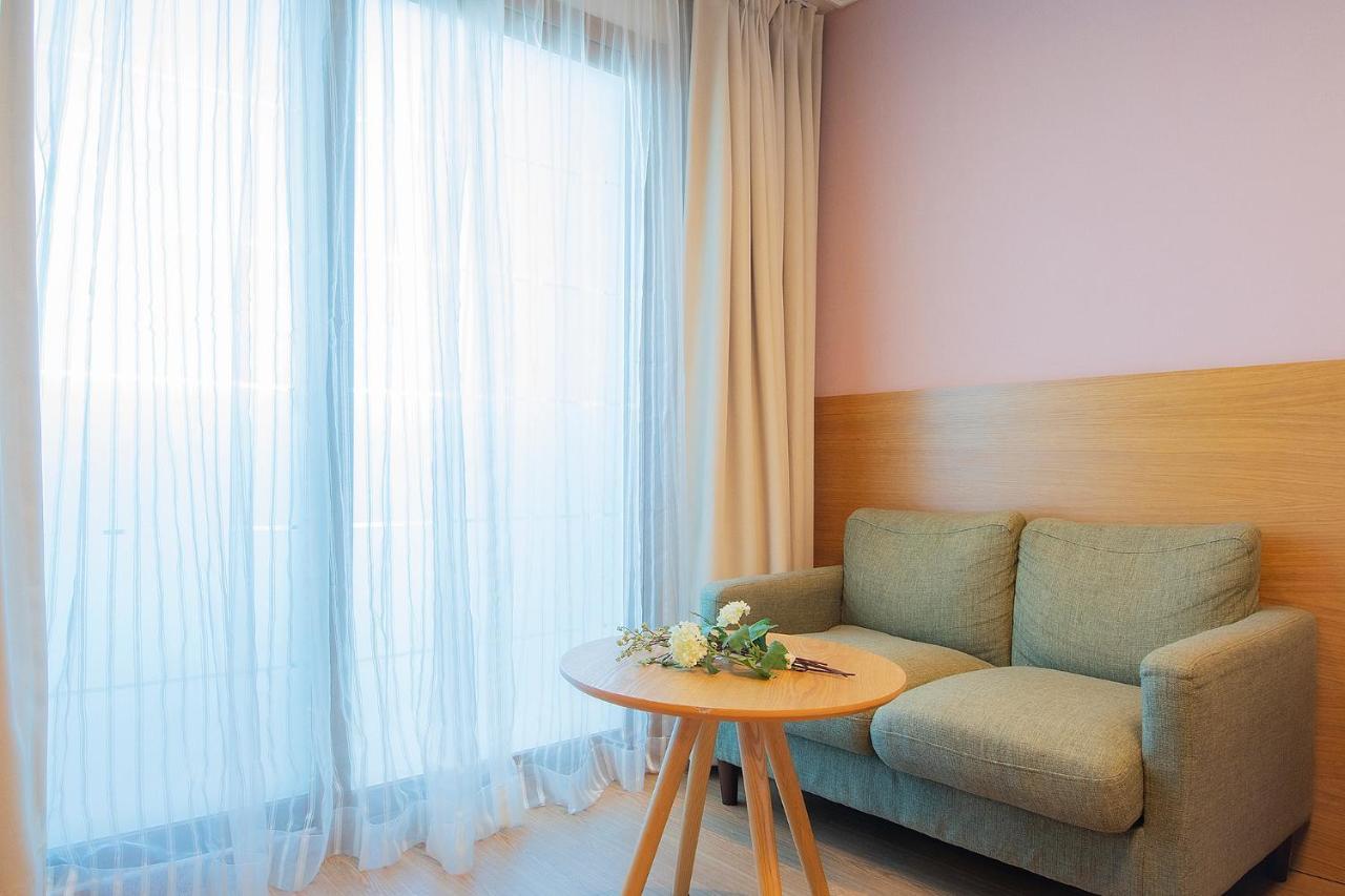 Sims Hotel Jeju Buitenkant foto