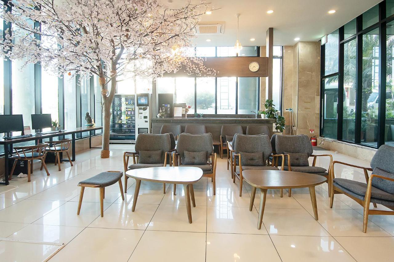 Sims Hotel Jeju Buitenkant foto