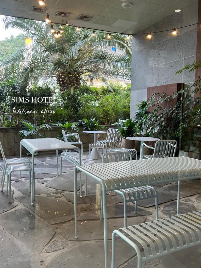 Sims Hotel Jeju Buitenkant foto