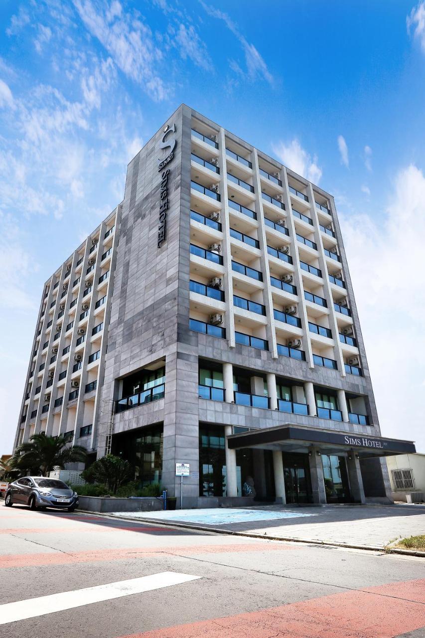 Sims Hotel Jeju Buitenkant foto